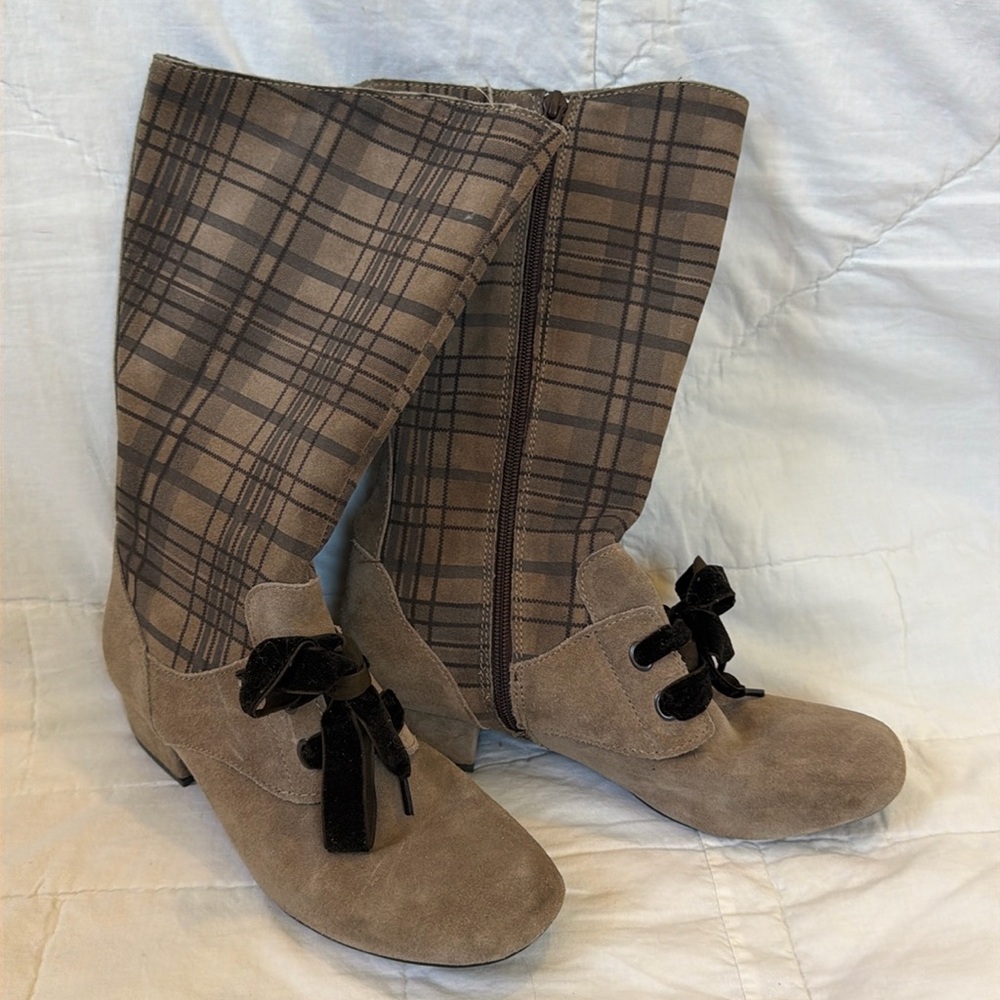 Born Crown Suede boots